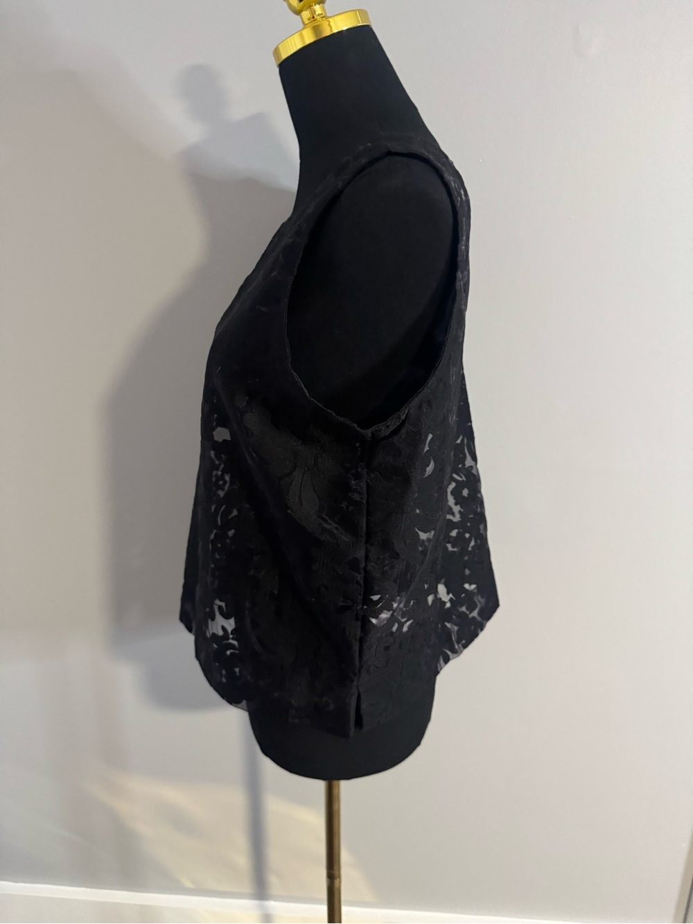 NWT Banana Republic Lace Black Sleeveless Top Size Medium - Picture 2 of 5